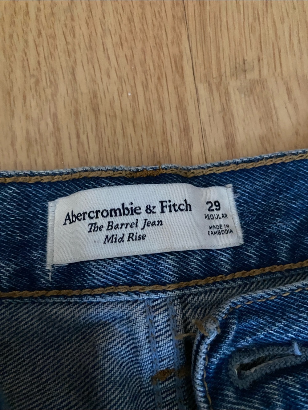 Preowned Abercrombie & Fitch medium Wash  barrel Jeans 29 -size 12 Excellent - Picture 2 of 4